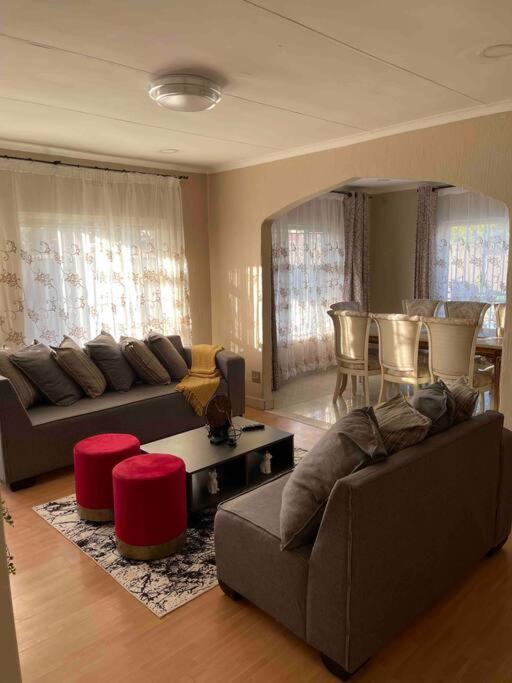 Holiday home In Suideoord, Jhb South *